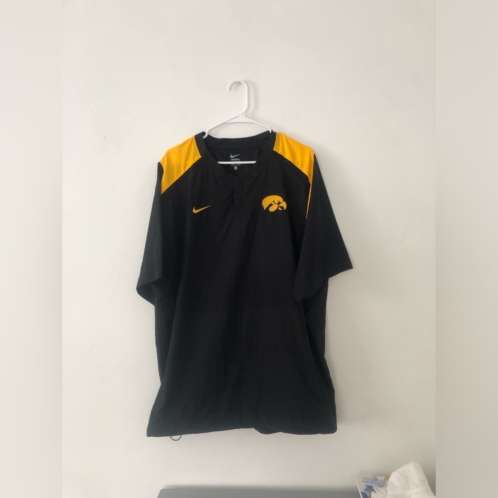 iowa hawkeyes Nike XL shirt black and yellow